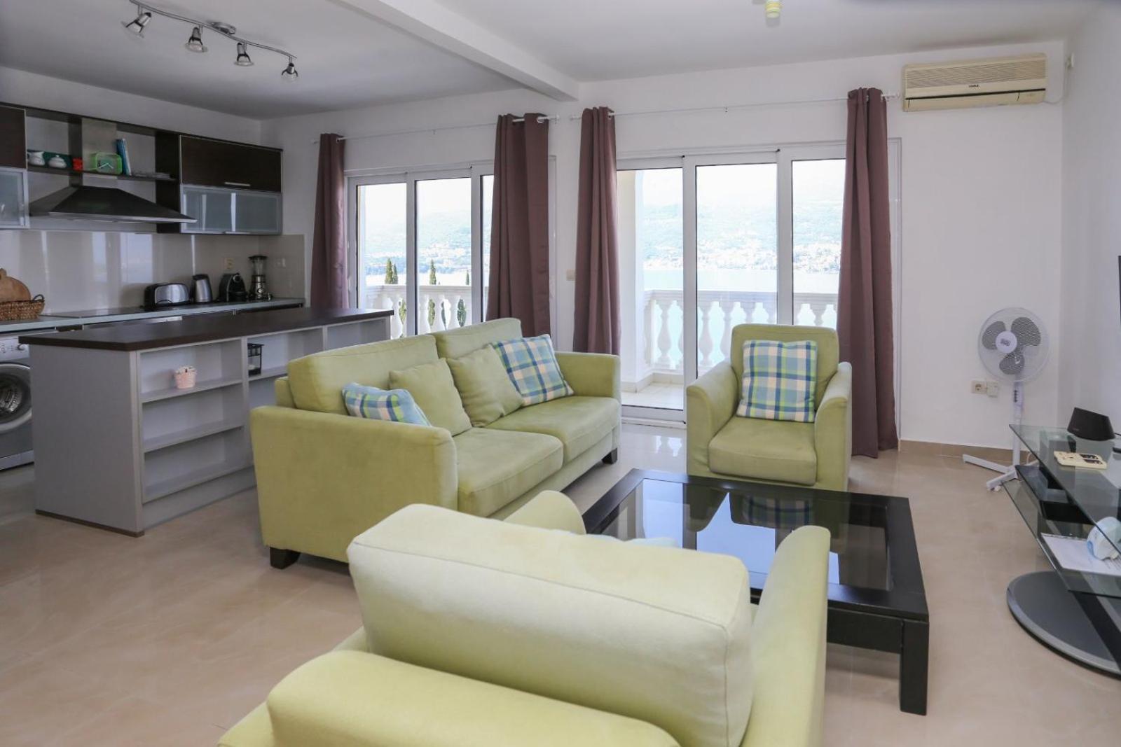 Mountain Bay Views Apartments 奈维斯 外观 照片
