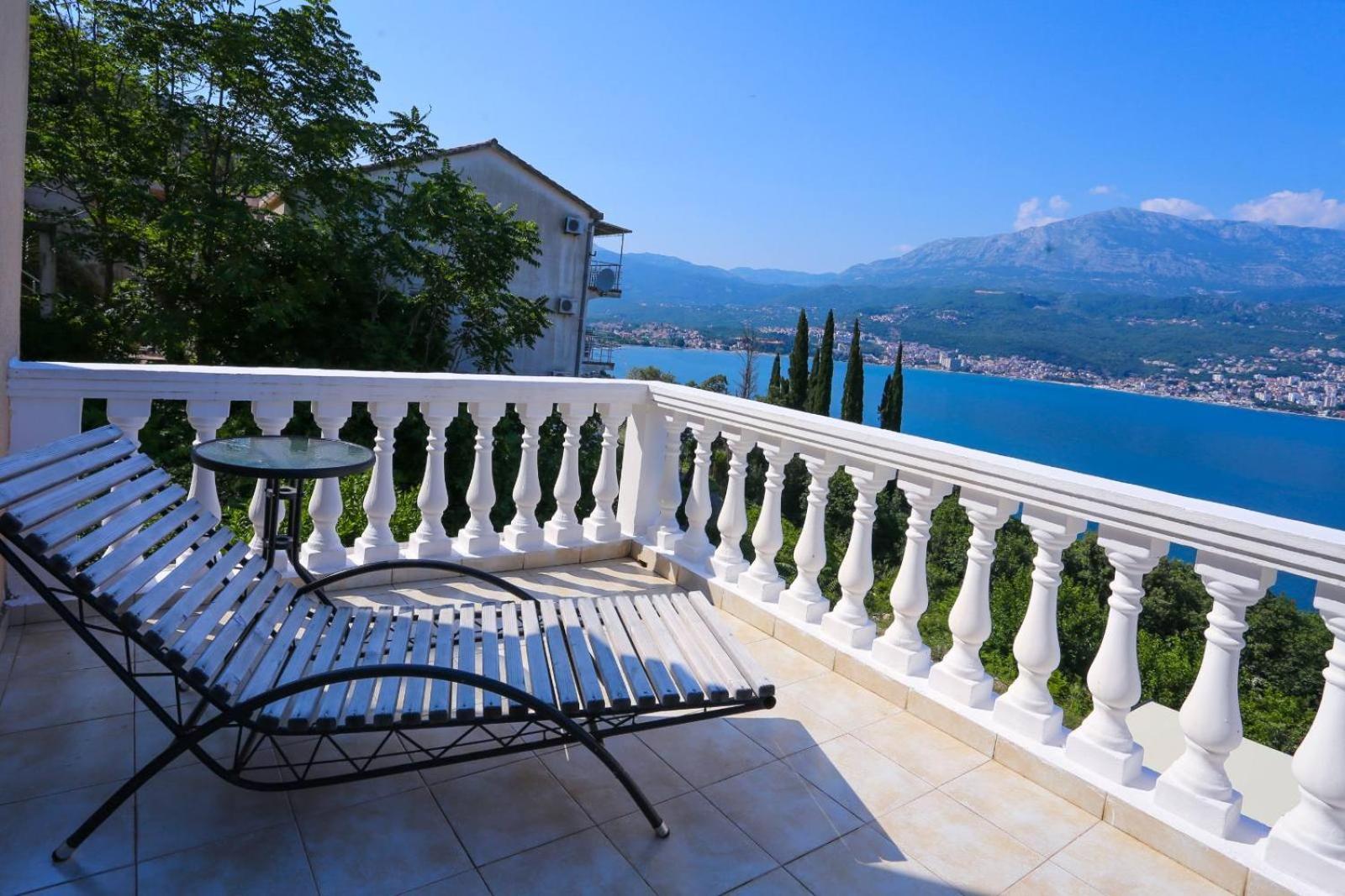 Mountain Bay Views Apartments 奈维斯 外观 照片